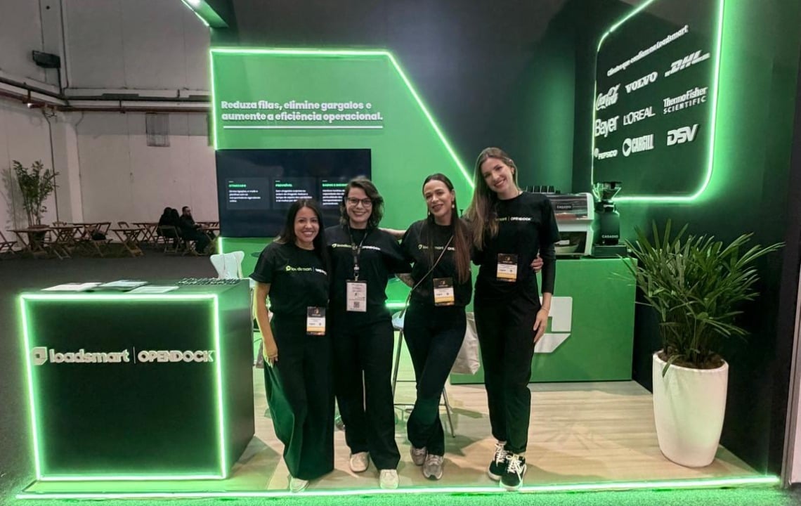 Equipe da Loadsmart no estande do Opendock na INTRA-LOG Expo South America 2026, em São Paulo